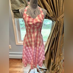 Pink plaid dress size medium, never worn tag still on